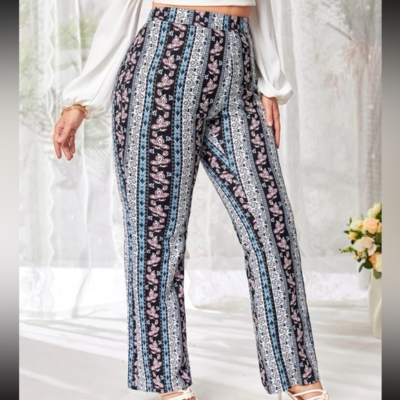 New Pull-on Flared Pants - Picture 2 of 7